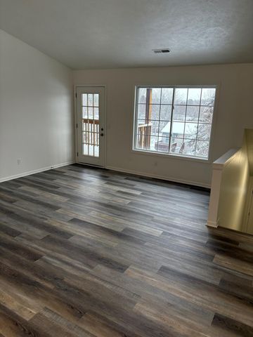 182 Hunters Lane NE 56, Rockford, MI 49341