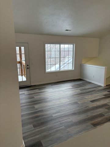 182 Hunters Lane NE 56, Rockford, MI 49341