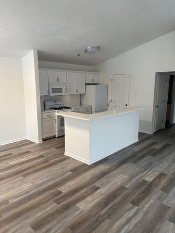 182 Hunters Lane NE 56, Rockford, MI 49341