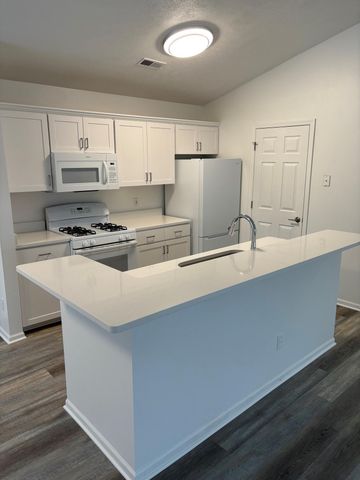 182 Hunters Lane NE 56, Rockford, MI 49341