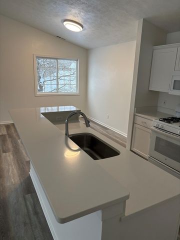 182 Hunters Lane NE 56, Rockford, MI 49341