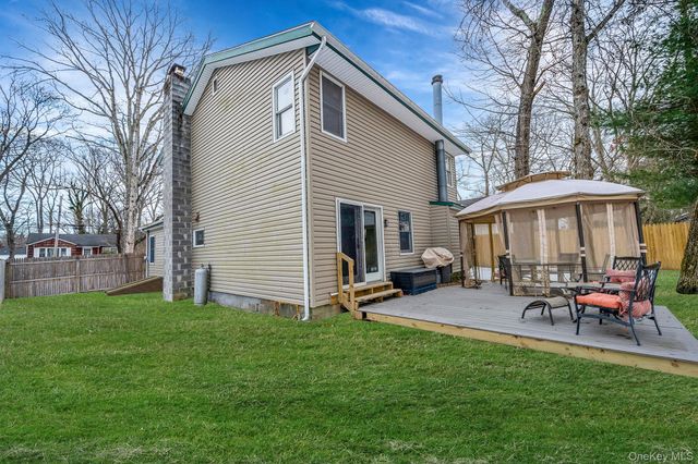 126 Wauwepex Trail, Ridge, NY 11961