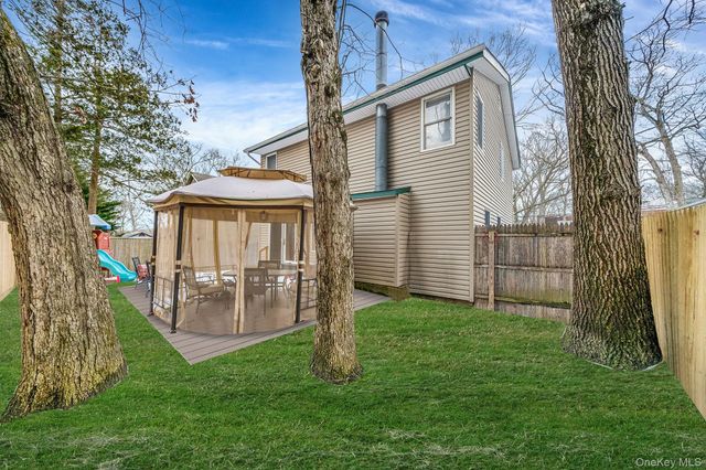 126 Wauwepex Trail, Ridge, NY 11961