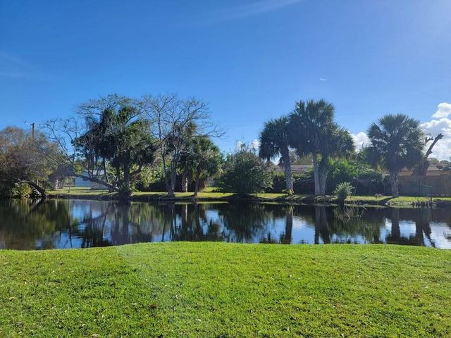 2516 S 19th Street 208, Fort Pierce, FL 34982