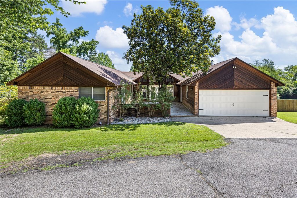 1103 S Inglewood Avenue, Russellville, AR 72801