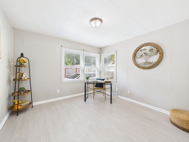 1123 N Pershing St, Wichita, KS 67208