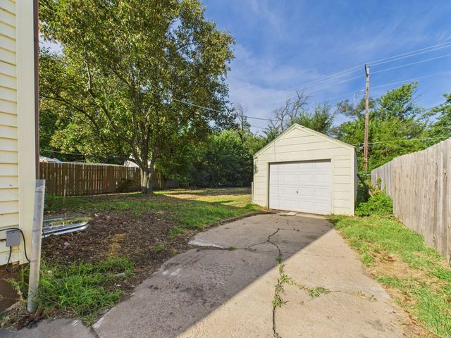 1123 N Pershing St, Wichita, KS 67208