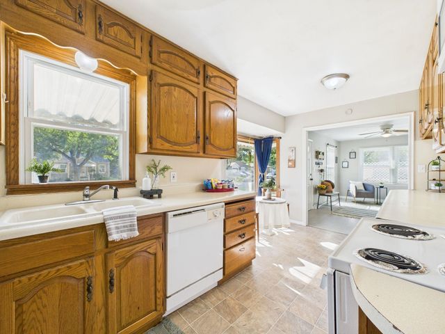 1123 N Pershing St, Wichita, KS 67208