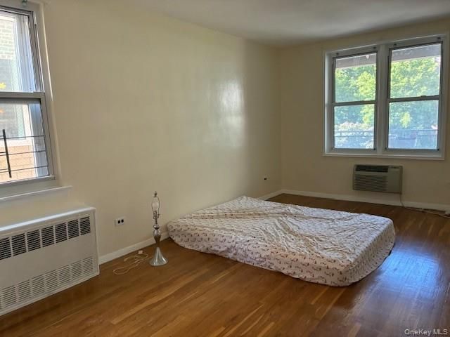 241-20 Northern Blvd 2C, Douglaston, NY 11362