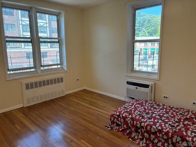 241-20 Northern Blvd 2C, Douglaston, NY 11362