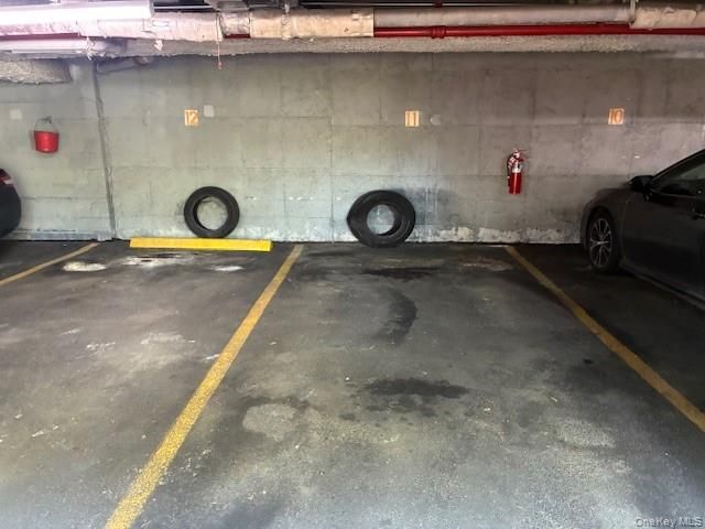 241-20 Northern Blvd 2C, Douglaston, NY 11362
