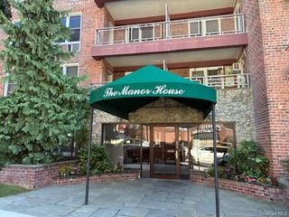 241-20 Northern Blvd 2C, Douglaston, NY 11362