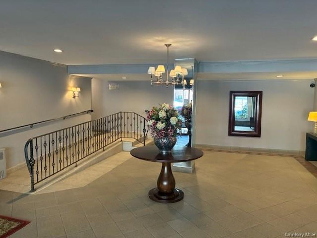241-20 Northern Blvd 2C, Douglaston, NY 11362 — photo 2