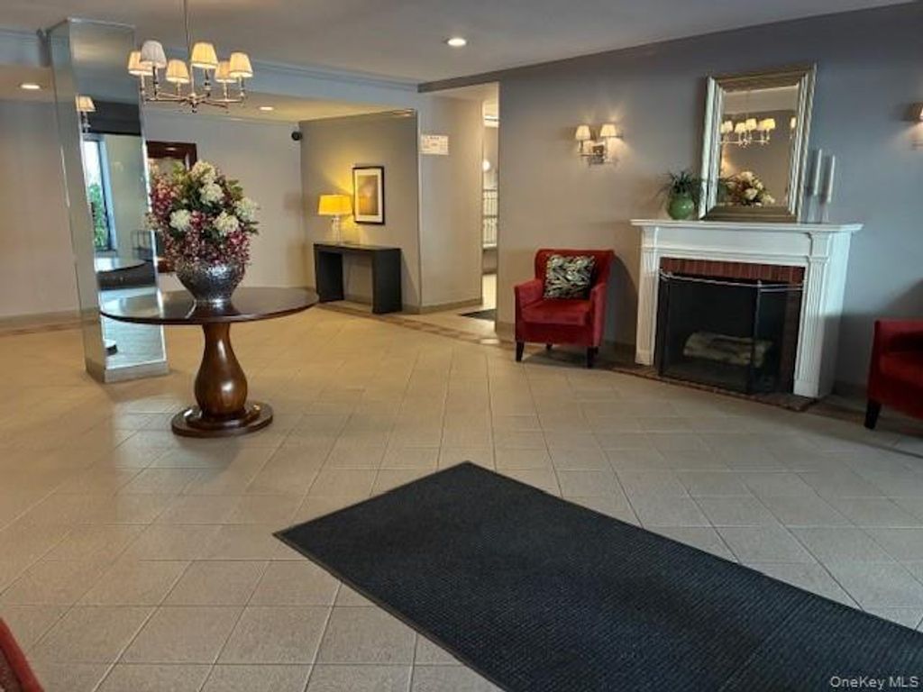 241-20 Northern Blvd 2C, Douglaston, NY 11362 — photo 3