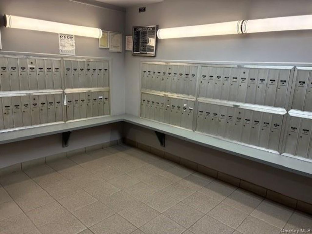 241-20 Northern Blvd 2C, Douglaston, NY 11362 — photo 4