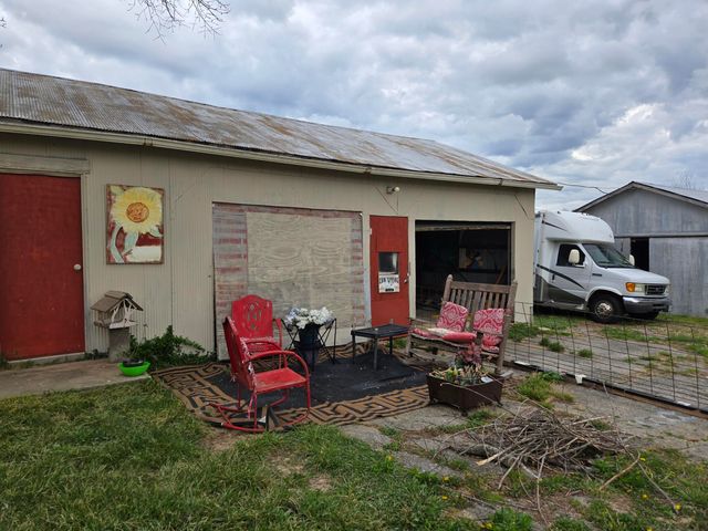 20382 Farm Road 1100, Cassville, MO 65625