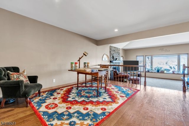 7 Wildwood Shores Dr, Hopatcong Boro, NJ 07843