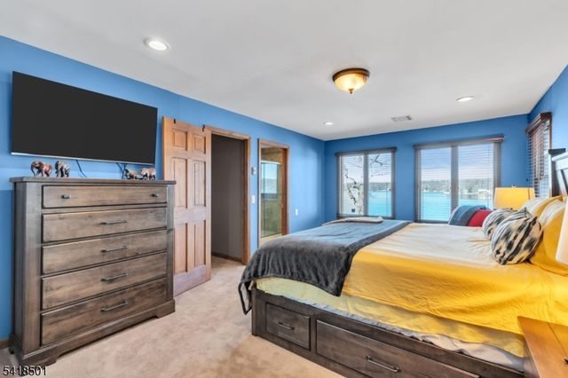 7 Wildwood Shores Dr, Hopatcong Boro, NJ 07843