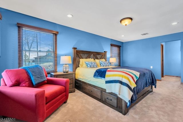 7 Wildwood Shores Dr, Hopatcong Boro, NJ 07843