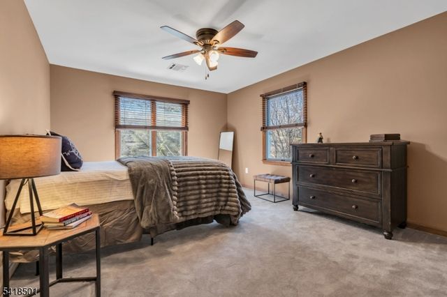 7 Wildwood Shores Dr, Hopatcong Boro, NJ 07843