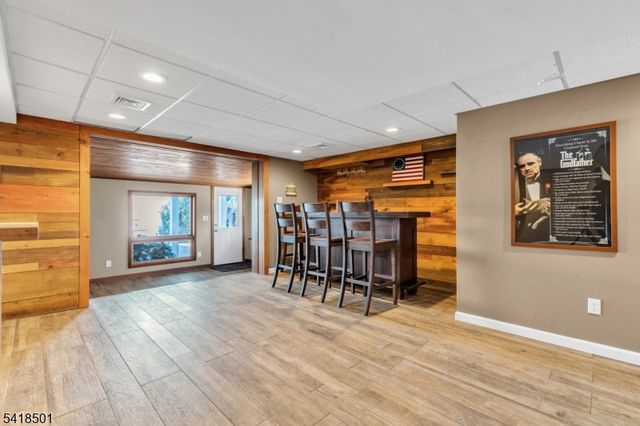 7 Wildwood Shores Dr, Hopatcong Boro, NJ 07843