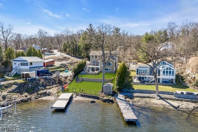 7 Wildwood Shores Dr, Hopatcong Boro, NJ 07843