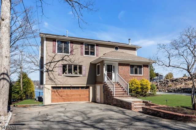 7 Wildwood Shores Dr, Hopatcong Boro, NJ 07843