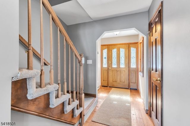 7 Wildwood Shores Dr, Hopatcong Boro, NJ 07843