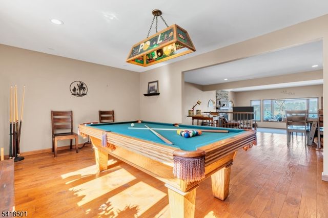 7 Wildwood Shores Dr, Hopatcong Boro, NJ 07843