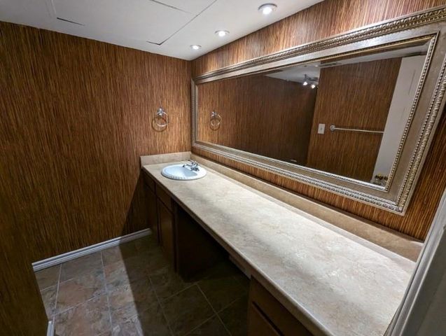 355 N Post Oak Lane 638, Houston, TX 77024