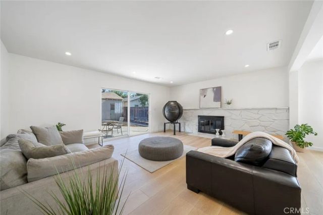 285 E Mckinley Avenue, Pomona, CA 91767