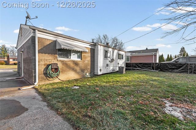 33329 Cheryl Street, Clinton Township, MI 48035