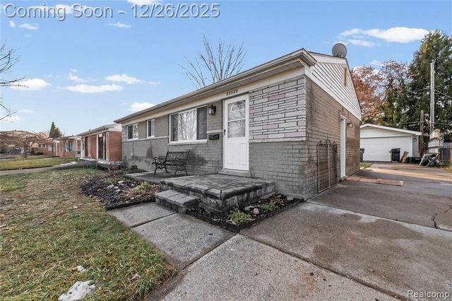 33329 Cheryl Street, Clinton Township, MI 48035