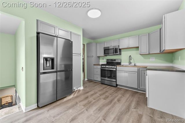 33329 Cheryl Street, Clinton Township, MI 48035