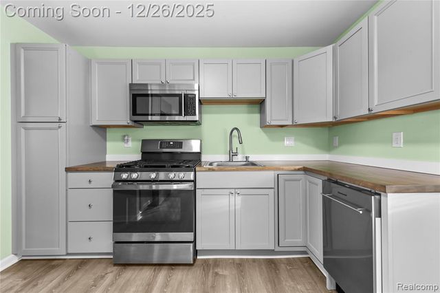 33329 Cheryl Street, Clinton Township, MI 48035