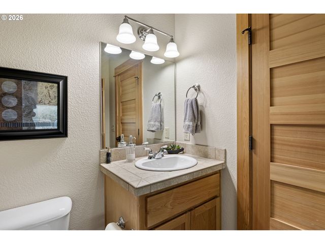 11122 BUNK HOUSE Ln, Redmond, OR 97756
