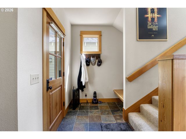 11122 BUNK HOUSE Ln, Redmond, OR 97756