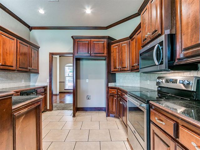309 E Richmond Terrace, Mustang, OK 73064
