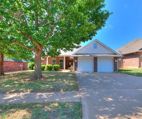 309 E Richmond Terrace, Mustang, OK 73064