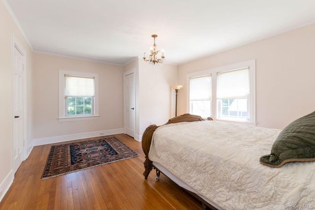 98 Washington Avenue S, Lawrence, NY 11559