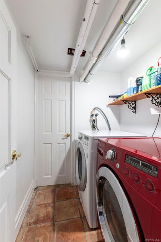 98 Washington Avenue S, Lawrence, NY 11559