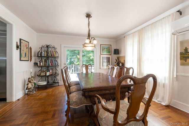 98 Washington Avenue S, Lawrence, NY 11559