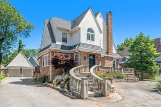 98 Washington Avenue S, Lawrence, NY 11559