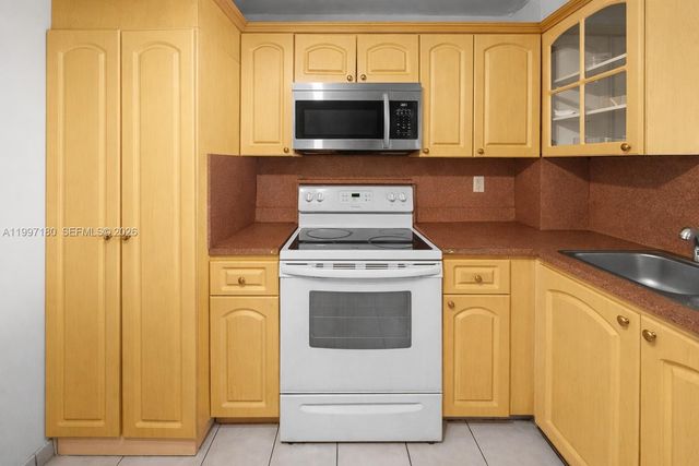 6450 Collins Ave 205, Miami Beach, FL 33141