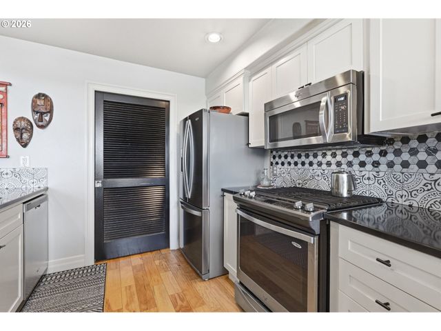 905 N HARBOUR Dr, Portland, OR 97217