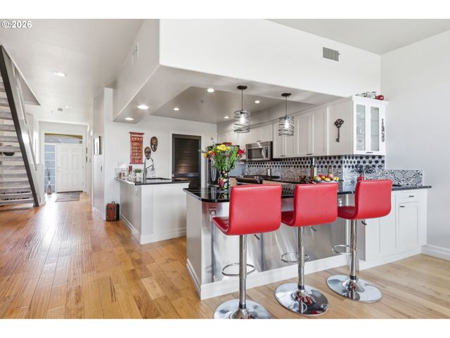 905 N HARBOUR Dr, Portland, OR 97217