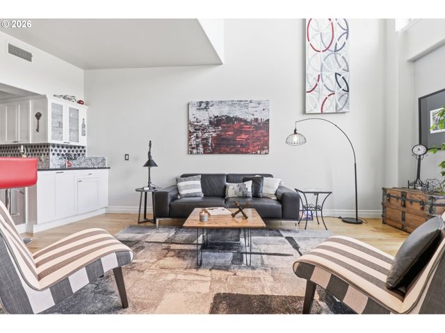 905 N HARBOUR Dr, Portland, OR 97217