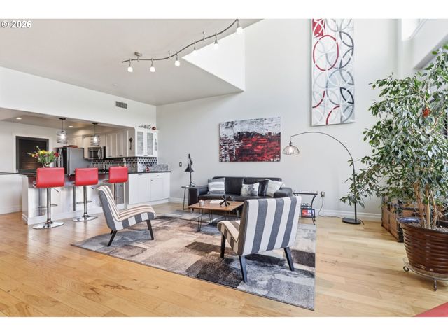 905 N HARBOUR Dr, Portland, OR 97217