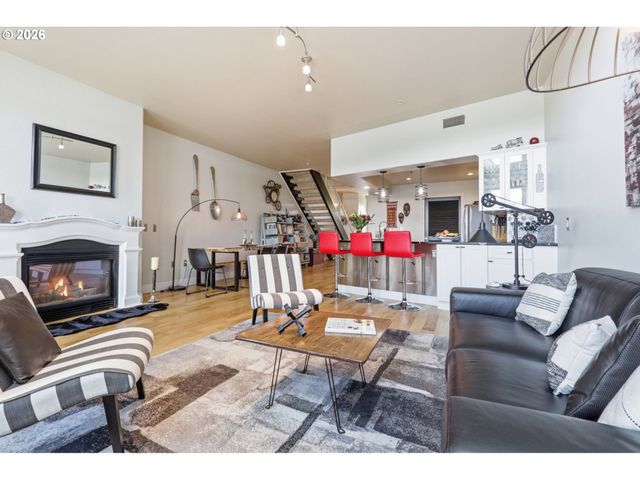 905 N HARBOUR Dr, Portland, OR 97217