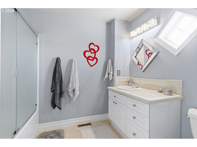 905 N HARBOUR Dr, Portland, OR 97217